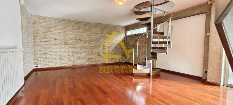 MIRANO APPARTAMENTO con TAVERNA e GIARDINETTO PRIVATO