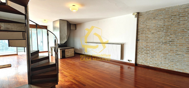 MIRANO APPARTAMENTO con TAVERNA e GIARDINETTO PRIVATO