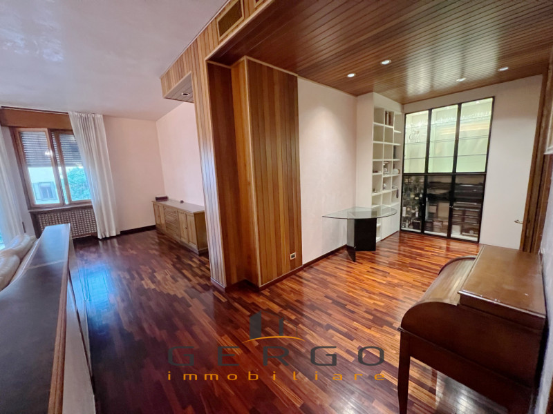 (Per INFO Cristina 3389226442) Non per studenti. Situato a Padova, nel quartiere Madonna Pellegri...