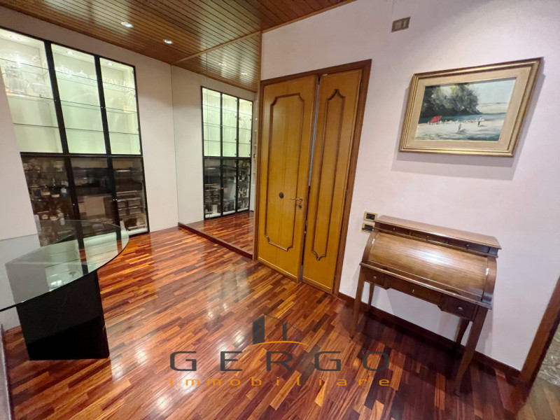 (Per INFO Cristina 3389226442) Non per studenti. Situato a Padova, nel quartiere Madonna Pellegri...