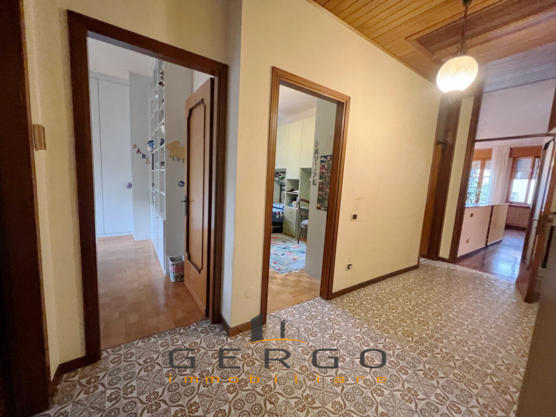 (Per INFO Cristina 3389226442) Non per studenti. Situato a Padova, nel quartiere Madonna Pellegri...