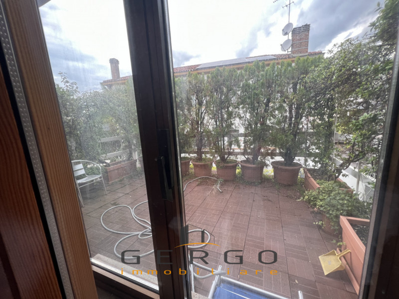 (Per INFO Cristina 3389226442) Non per studenti. Situato a Padova, nel quartiere Madonna Pellegri...