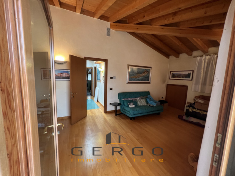 (Per INFO Cristina 3389226442) Non per studenti. Situato a Padova, nel quartiere Madonna Pellegri...