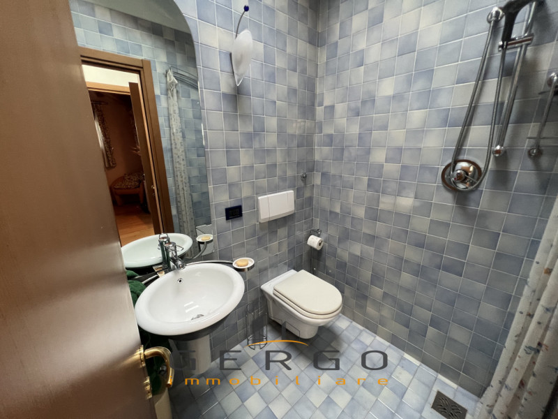 (Per INFO Cristina 3389226442) Non per studenti. Situato a Padova, nel quartiere Madonna Pellegri...