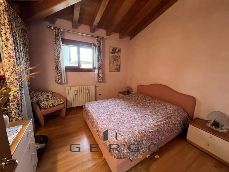 (Per INFO Cristina 3389226442) Non per studenti. Situato a Padova, nel quartiere Madonna Pellegri...