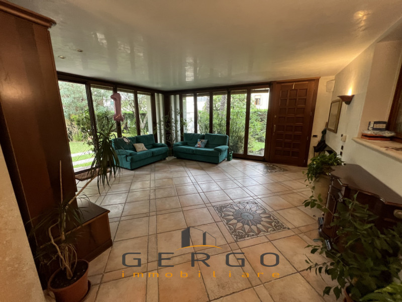 (Per INFO Cristina 3389226442) Non per studenti. Situato a Padova, nel quartiere Madonna Pellegri...