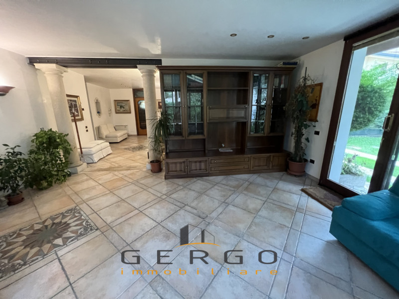 (Per INFO Cristina 3389226442) Non per studenti. Situato a Padova, nel quartiere Madonna Pellegri...