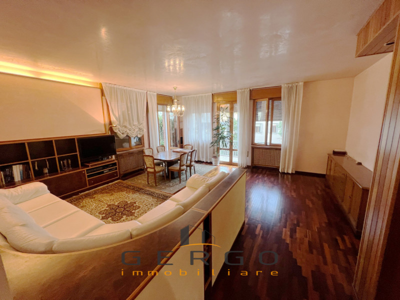 (Per INFO Cristina 3389226442) Non per studenti. Situato a Padova, nel quartiere Madonna Pellegri...