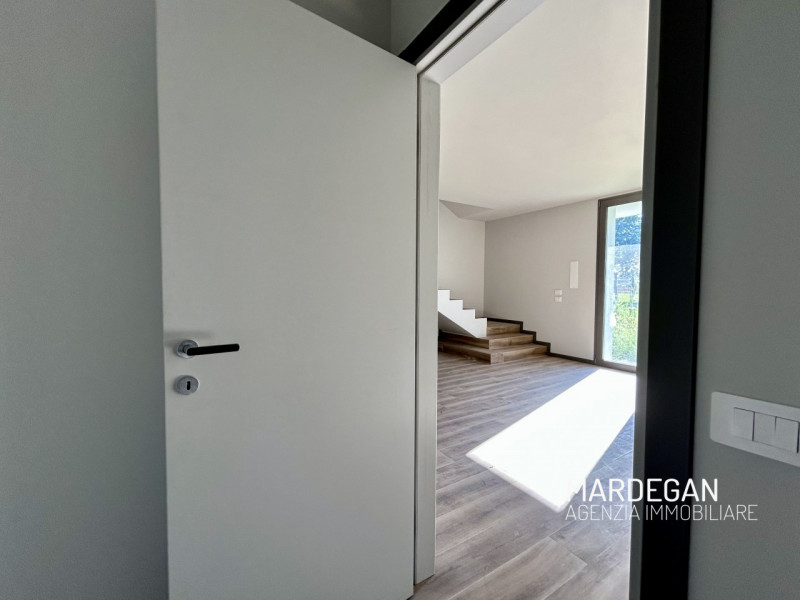 Quando vieni a scoprirla?? 
Questa RESIDENZA A SCHIERA è inserita in un MODERNO contesto di dodic...