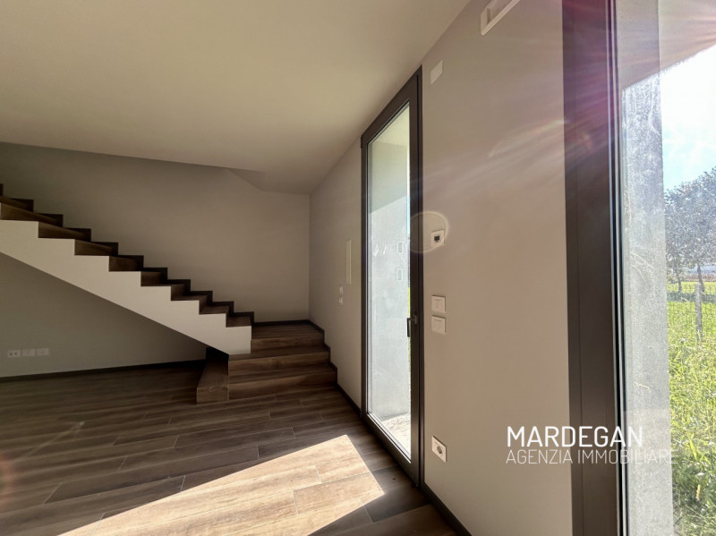 Quando vieni a scoprirla?? 
Questa RESIDENZA A SCHIERA è inserita in un MODERNO contesto di dodic...