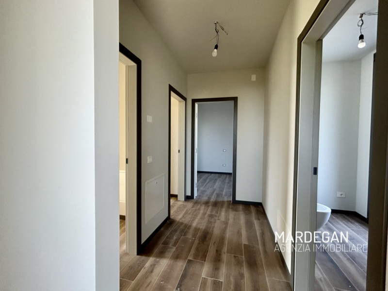 Quando vieni a scoprirla?? 
Questa RESIDENZA A SCHIERA è inserita in un MODERNO contesto di dodic...