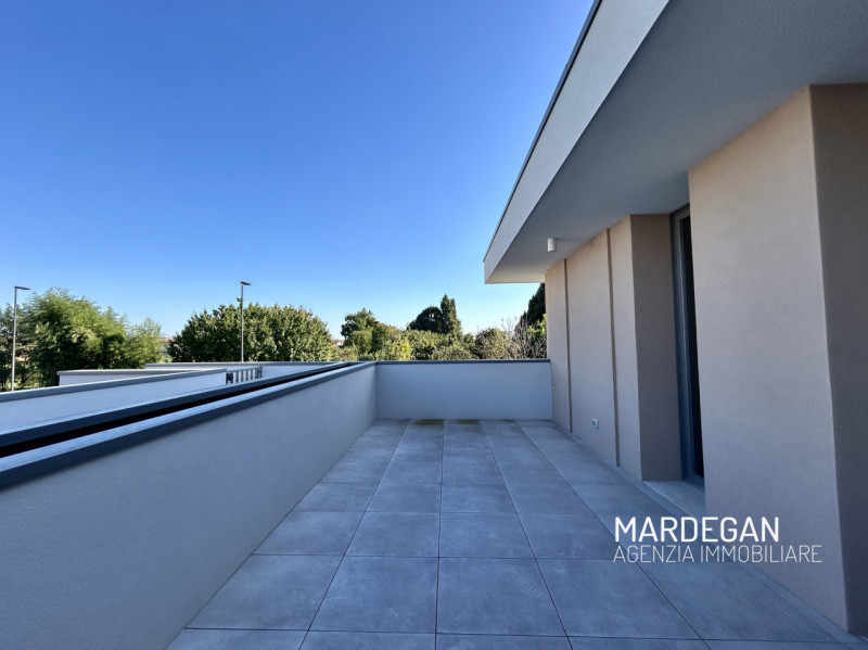 Quando vieni a scoprirla?? 
Questa RESIDENZA A SCHIERA è inserita in un MODERNO contesto di dodic...