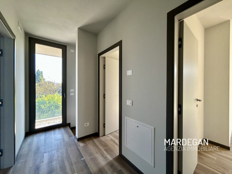 Quando vieni a scoprirla?? 
Questa RESIDENZA A SCHIERA è inserita in un MODERNO contesto di dodic...