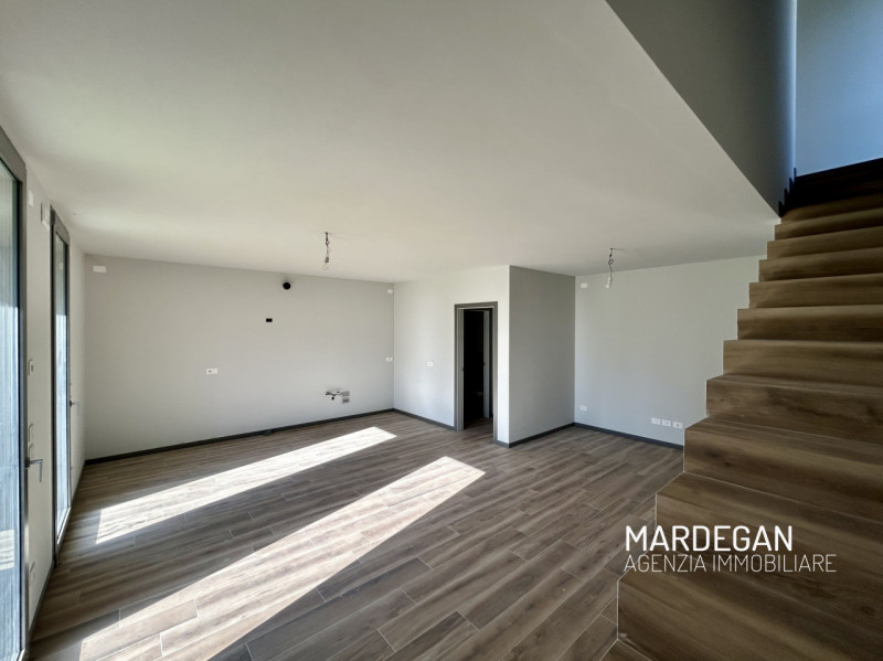 Quando vieni a scoprirla?? 
Questa RESIDENZA A SCHIERA è inserita in un MODERNO contesto di dodic...