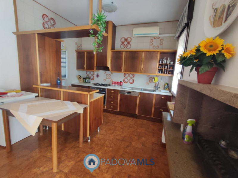 Immobile in esclusiva al Gruppo Padova MLS
Proponiamo in vendita nel quartiere di Carpanedo di Al...