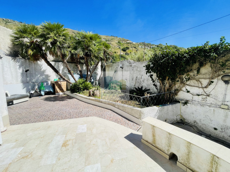 In una delle zone più affascinanti di Ischia, precisamente tra Ciglio e Panza nel comune di Forio...