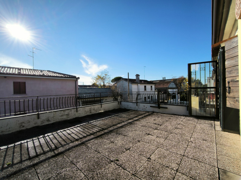 SILEA - LANZAGO CENTRO
RIFERIMENTO "AASI2"

Nel cuore della servitissima zona di Lanzago, nel com...