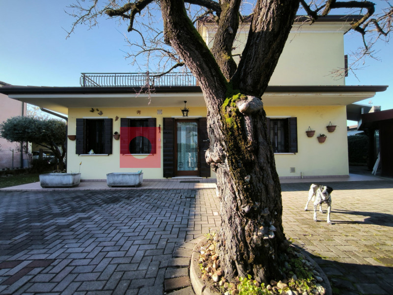 SILEA - LANZAGO CENTRO
RIFERIMENTO "AASI2"

Nel cuore della servitissima zona di Lanzago, nel com...