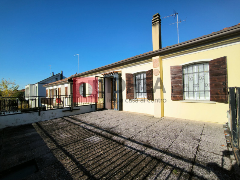 SILEA - LANZAGO CENTRO
RIFERIMENTO "AASI2"

Nel cuore della servitissima zona di Lanzago, nel com...