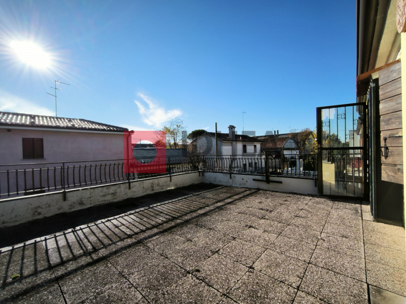 SILEA - LANZAGO CENTRO
RIFERIMENTO "AASI2"

Nel cuore della servitissima zona di Lanzago, nel com...