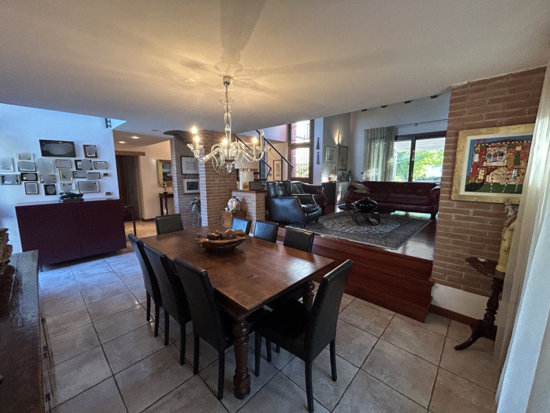 Villa con piscina e parco privato ai piedi dei Colli Euganei: un’oasi di eleganza e natura

Immag...