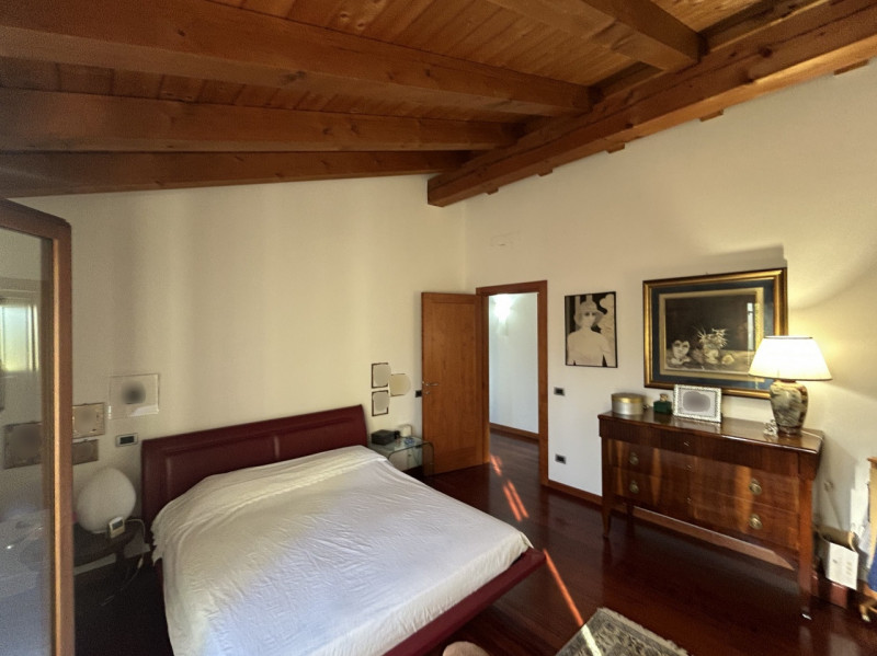 Villa con piscina e parco privato ai piedi dei Colli Euganei: un’oasi di eleganza e natura

Immag...