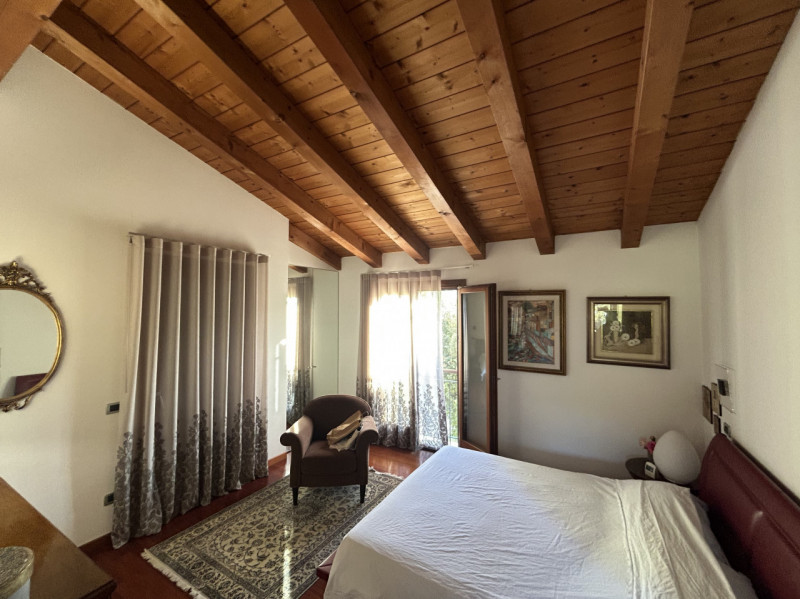 Villa con piscina e parco privato ai piedi dei Colli Euganei: un’oasi di eleganza e natura

Immag...