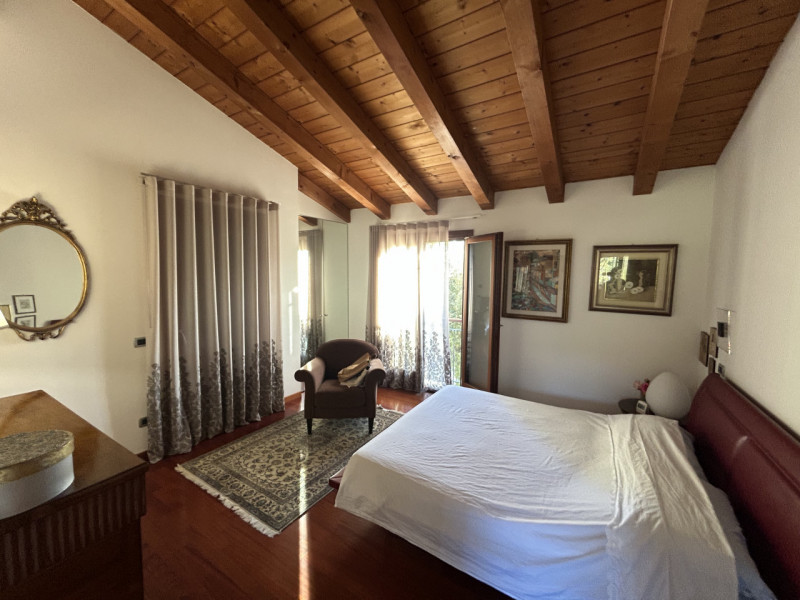 Villa con piscina e parco privato ai piedi dei Colli Euganei: un’oasi di eleganza e natura

Immag...