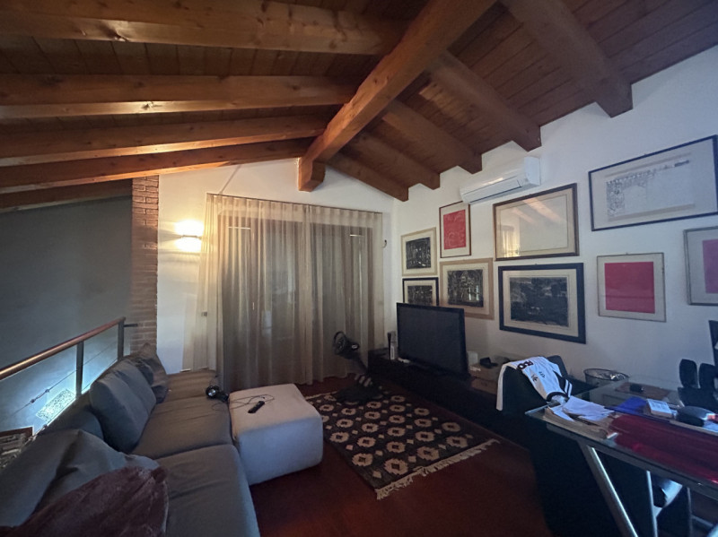 Villa con piscina e parco privato ai piedi dei Colli Euganei: un’oasi di eleganza e natura

Immag...