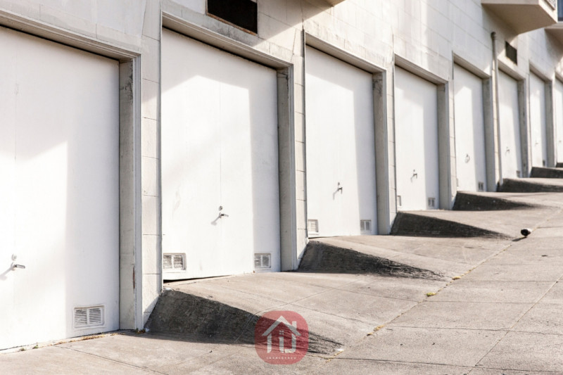 RIF:FR021 PADOVA CENTRO - PADOVA Proponiamo in vendita posto auto di 12 mq in autorimessa con sis...