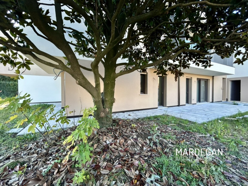 Quando vieni a scoprirlo? Proponiamo in vendita un nuovissimo appartamento quadrilocale situato i...