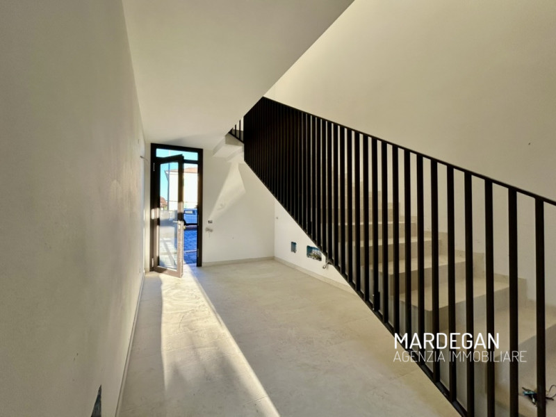 Quando vieni a scoprirlo? Proponiamo in vendita un nuovissimo appartamento quadrilocale situato i...