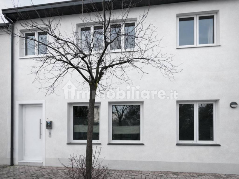 LISIERA – VICENZA

In tranquilla e comoda zona residenziale, proponiamo in vendita appartamento i...