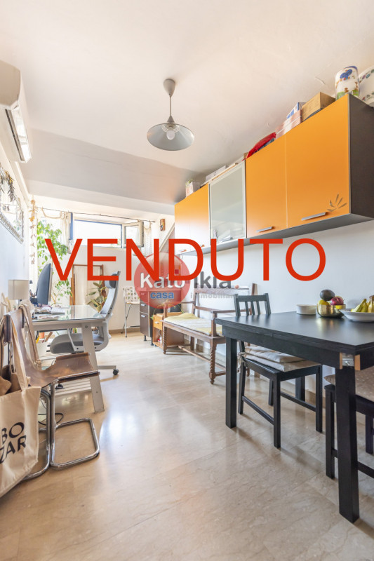 In zona centrale, appena fuori dalla ZTL, proponiamo mini appartamento di generose dimensioni con...