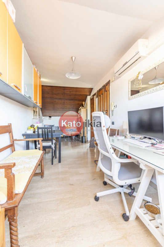 In zona centrale, appena fuori dalla ZTL, proponiamo mini appartamento di generose dimensioni con...