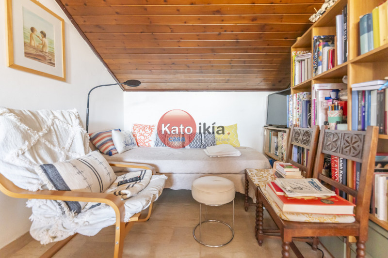 In zona centrale, appena fuori dalla ZTL, proponiamo mini appartamento di generose dimensioni con...