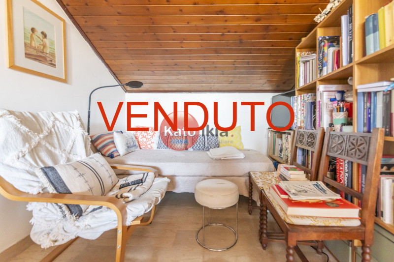 In zona centrale, appena fuori dalla ZTL, proponiamo mini appartamento di generose dimensioni con...