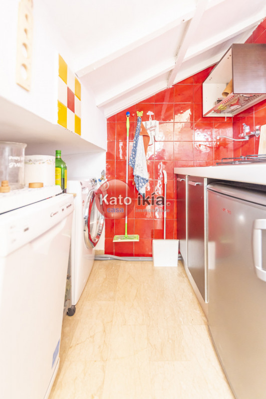 In zona centrale, appena fuori dalla ZTL, proponiamo mini appartamento di generose dimensioni con...