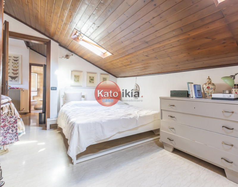 In zona centrale, appena fuori dalla ZTL, proponiamo mini appartamento di generose dimensioni con...