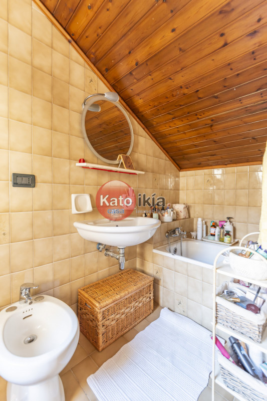 In zona centrale, appena fuori dalla ZTL, proponiamo mini appartamento di generose dimensioni con...