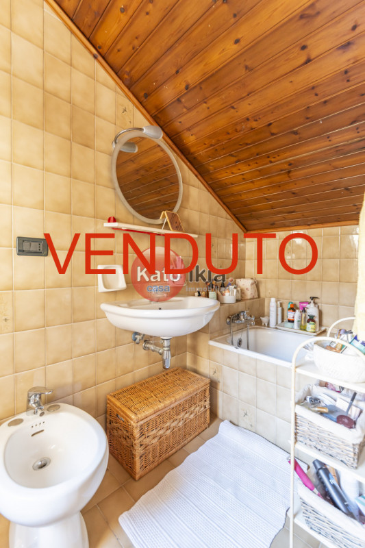 In zona centrale, appena fuori dalla ZTL, proponiamo mini appartamento di generose dimensioni con...