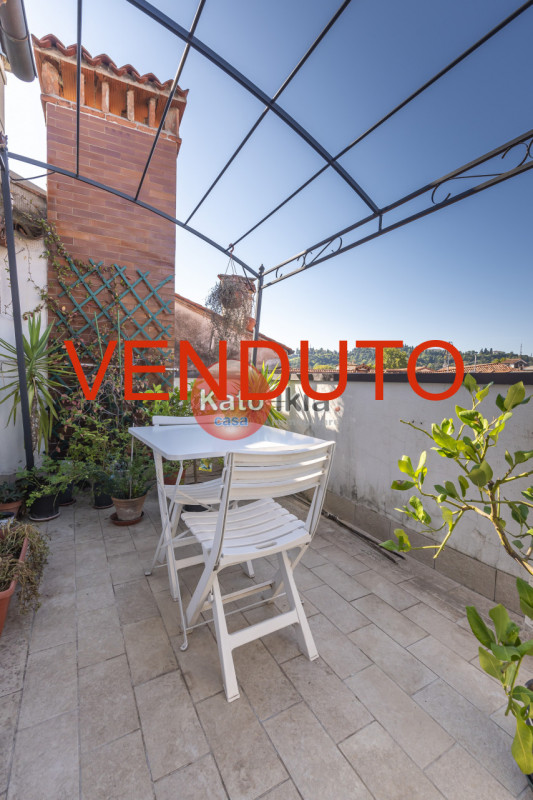 In zona centrale, appena fuori dalla ZTL, proponiamo mini appartamento di generose dimensioni con...