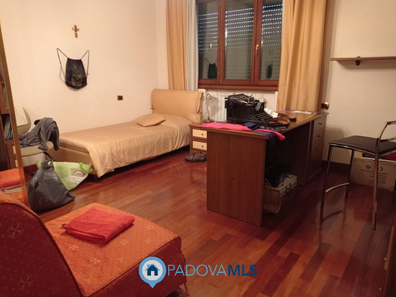 Immobile in esclusiva al Gruppo Padova MLS
PRESTIGIOSA VILLA SINGOLA CON PISCINA INTERNA E AREA F...