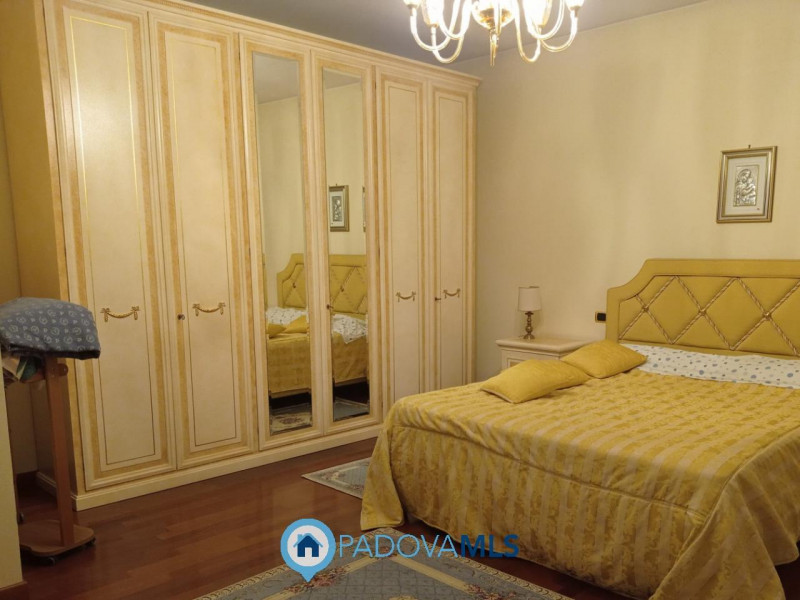 Immobile in esclusiva al Gruppo Padova MLS
PRESTIGIOSA VILLA SINGOLA CON PISCINA INTERNA E AREA F...