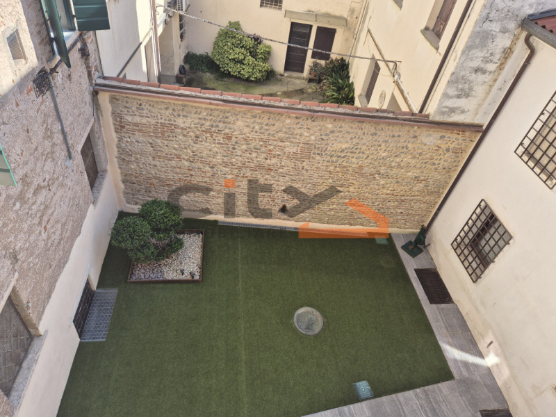 Centro storico Bassano del Grappa - Proponiamo in vendita un APPARTAMENTO di 110 mq SEMIARREDATO,...