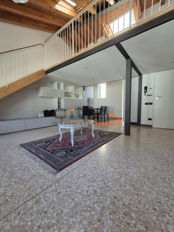 Centro storico Bassano del Grappa - Proponiamo in vendita un APPARTAMENTO di 110 mq SEMIARREDATO,...