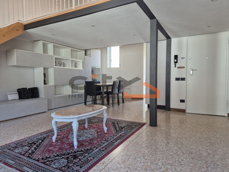 Centro storico Bassano del Grappa - Proponiamo in vendita un APPARTAMENTO di 110 mq SEMIARREDATO,...