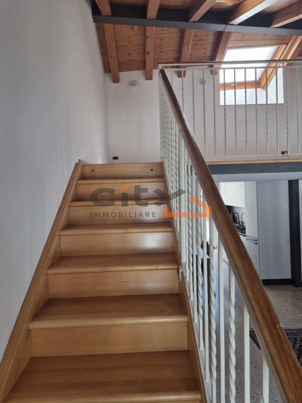 Centro storico Bassano del Grappa - Proponiamo in vendita un APPARTAMENTO di 110 mq SEMIARREDATO,...