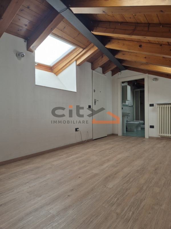 Centro storico Bassano del Grappa - Proponiamo in vendita un APPARTAMENTO di 110 mq SEMIARREDATO,...