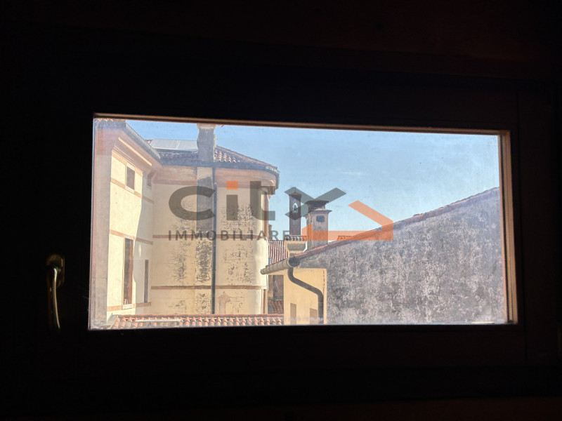 Centro storico Bassano del Grappa - Proponiamo in vendita un APPARTAMENTO di 110 mq SEMIARREDATO,...